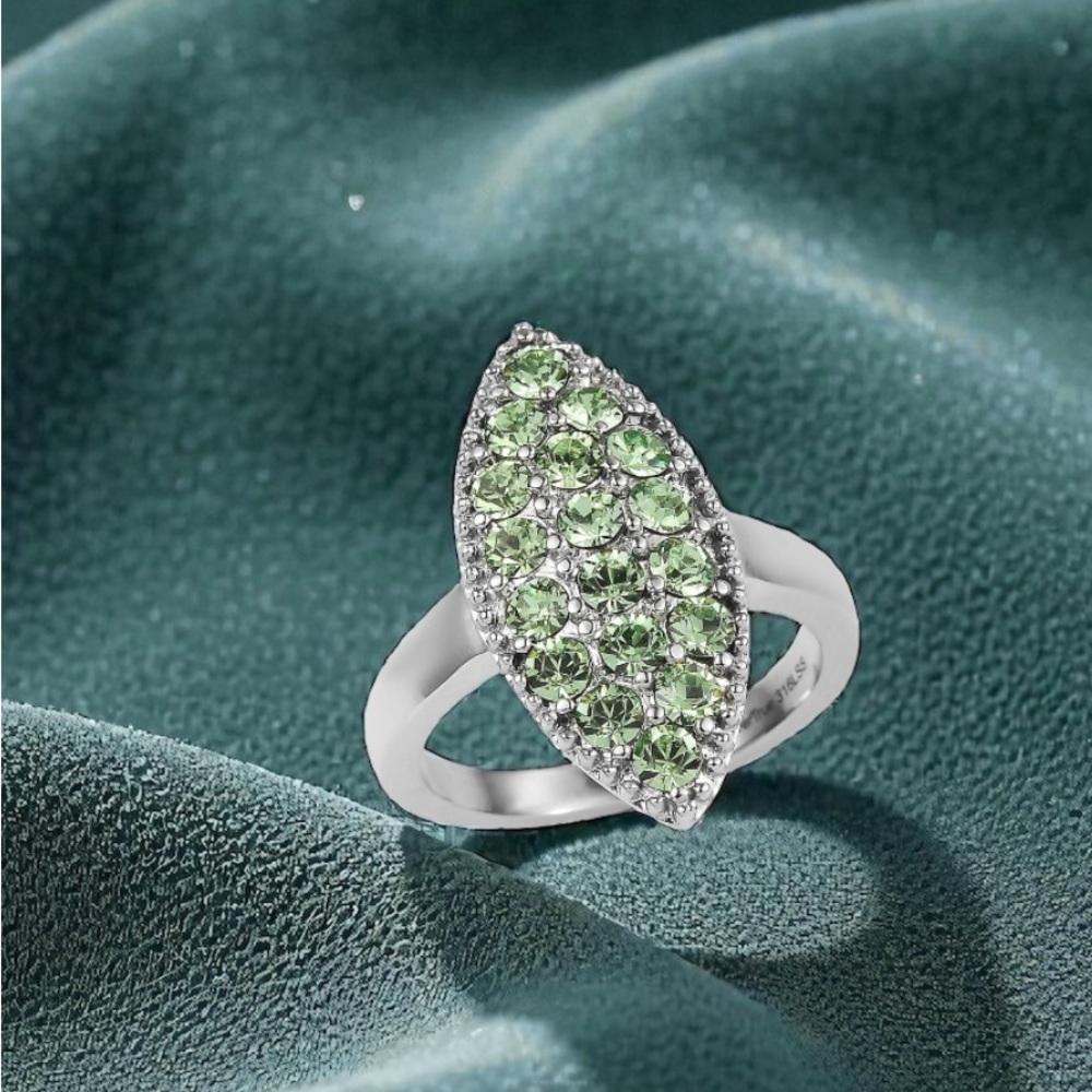 Swarovski Crystal Ring size 8 w/ sparkling peridot crystals BNIB rhodium plated